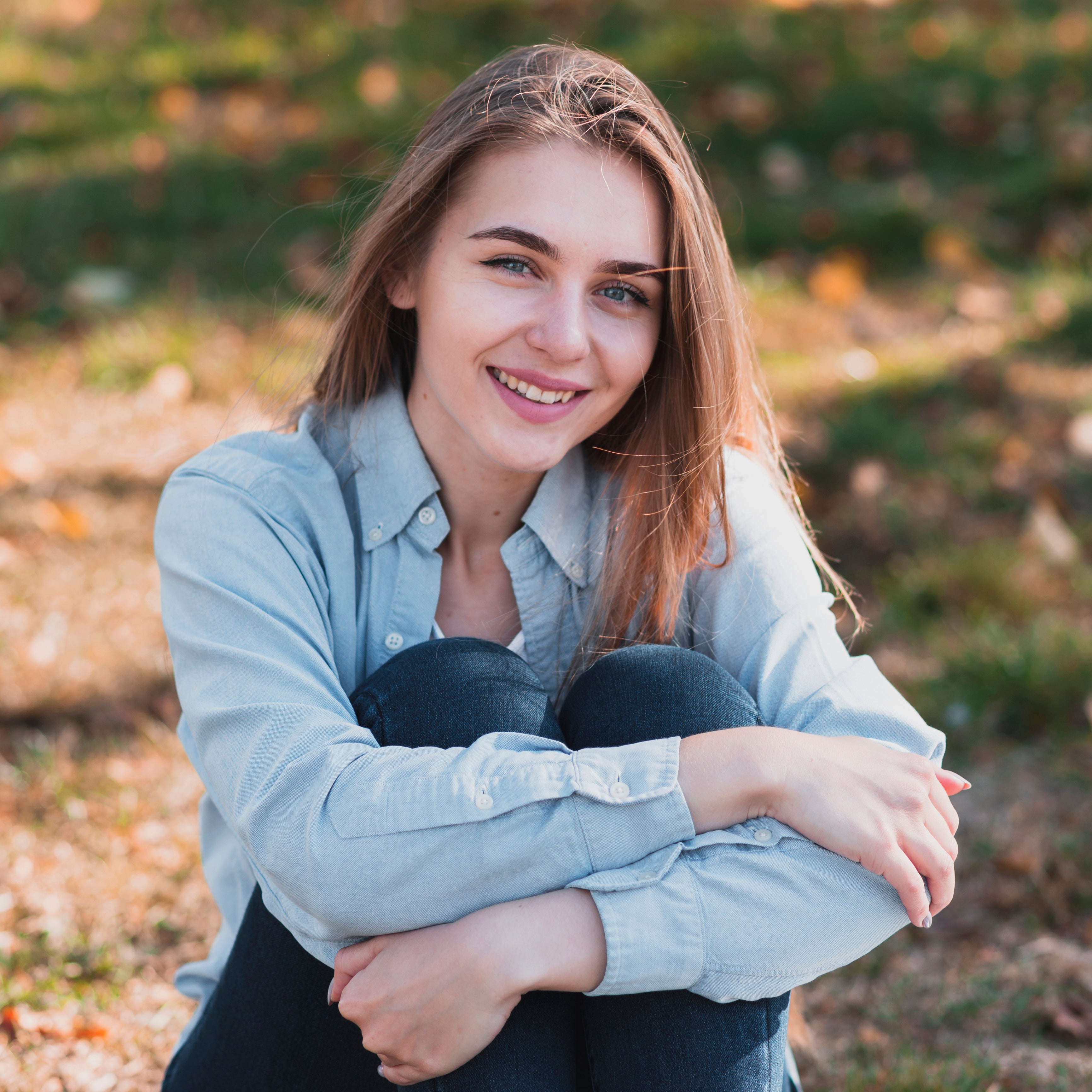 files/portrait-blonde-girl-looking-photographer.jpg